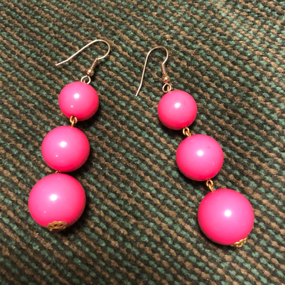 2 pair of Earrings.